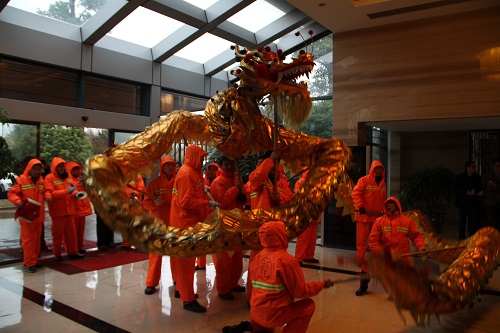 龍騰馬躍開(kāi)門(mén)紅